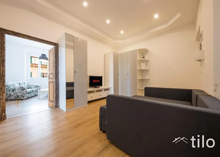 Center, 2br, Free Wifi & Netflix By Tilo アパート ジェノヴァ