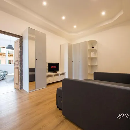 Center, 2br, Free Wifi & Netflix By Tilo Appartamento Genova